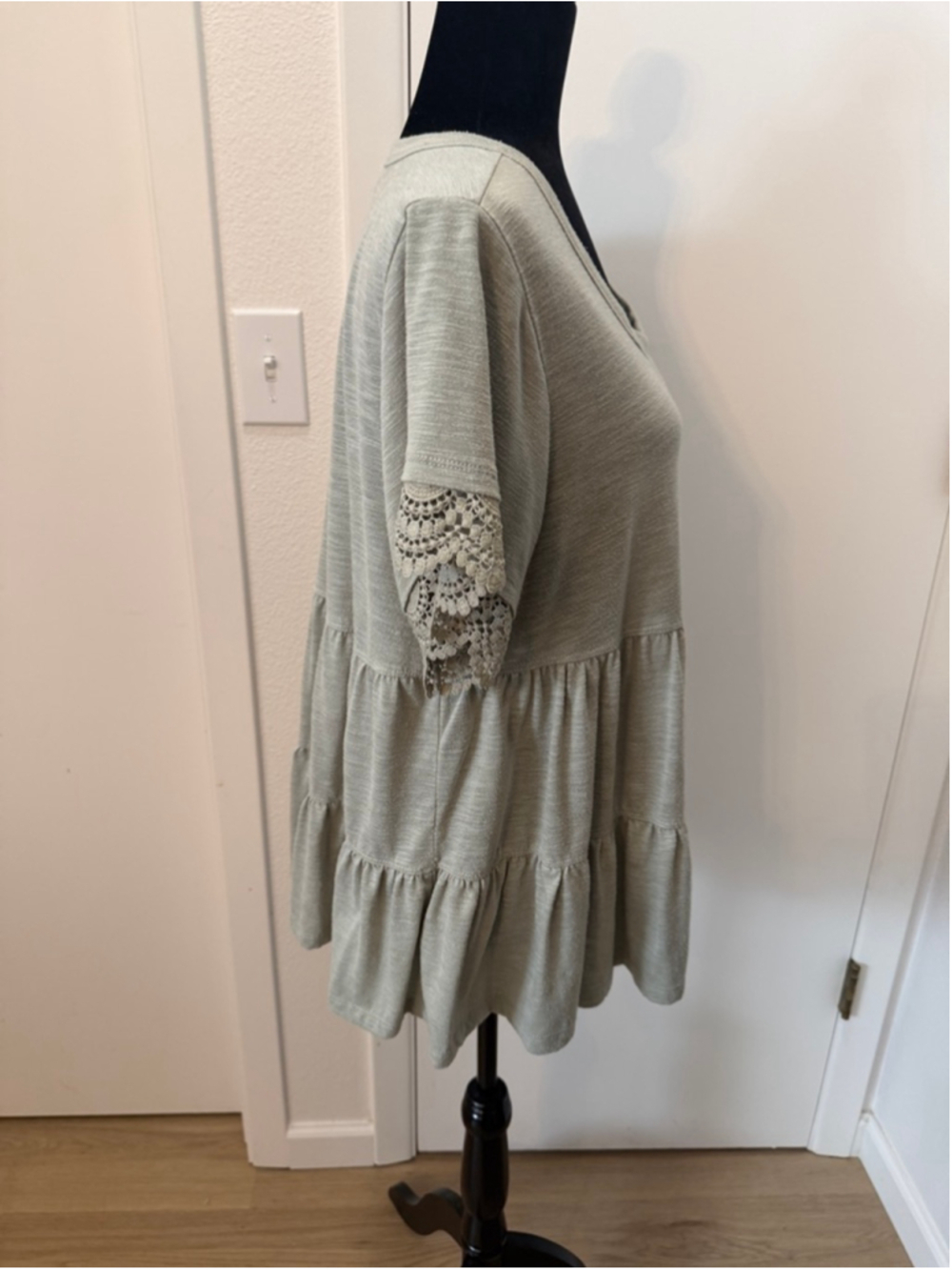 Live & Let Live 3X Tunic Top Sage Green Lace Sleeve Tiered Babydoll Boho Plus - Picture 3 of 6